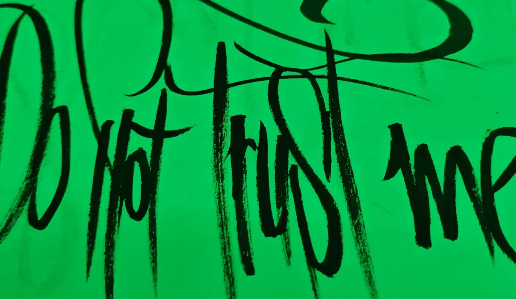 Calligraffiti Kende — calligrafia urbana su carta con inchiostro