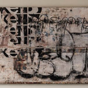 Putas develops the language of urban calligraphy through a monumental and layered composition where signs, abrasions, and overlays construct an intense and contemporary pictorial surface. The panoramic format emphasises the relationship between writing, rhythm, and architectural space, maintaining the visual tension typical of Kende's research.