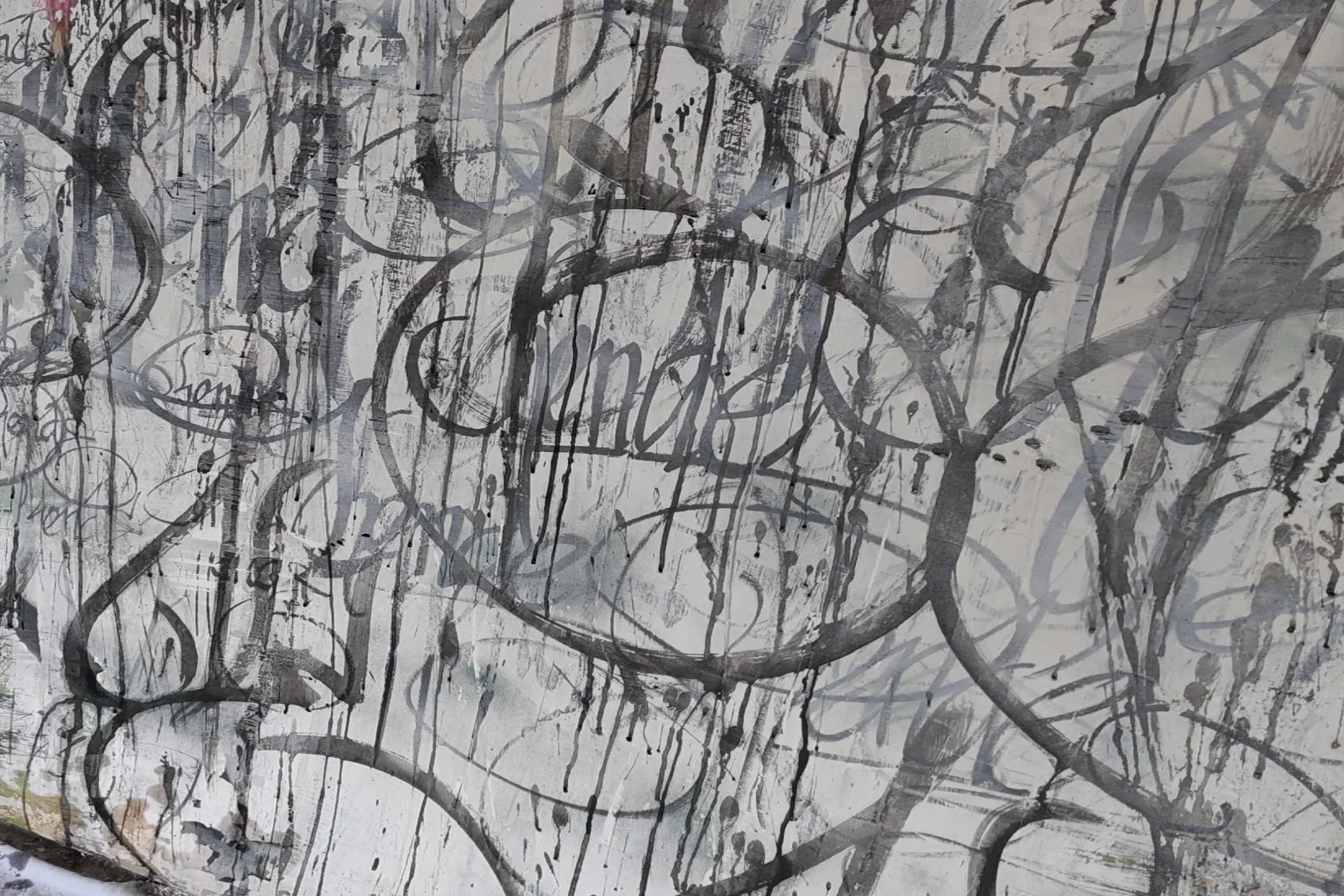 Bitch n.1 è un’opera originale di Kende realizzata nel 2025 in tecnica mista su legno. Grande formato 200 × 140 cm, calligrafia urbana contemporanea, stratificazioni materiche e certificato di autenticità incluso.