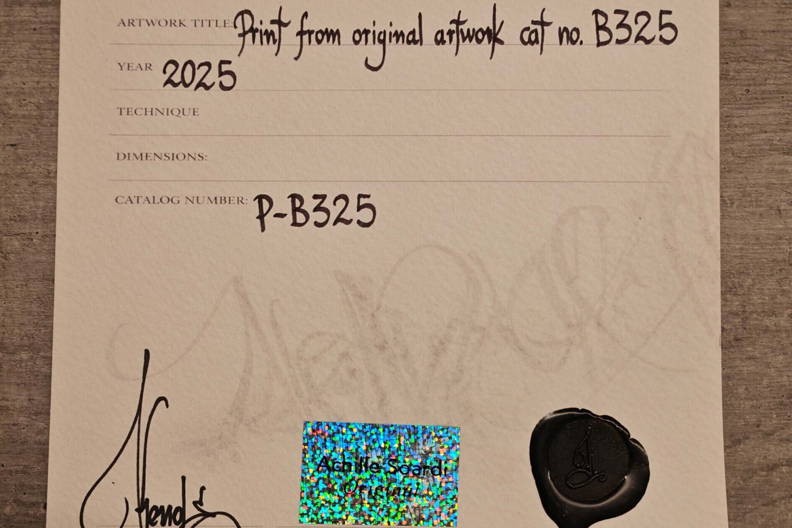 Bitch n.3 Fine Art Print è una stampa giclée in edizione limitata derivata dall’opera originale di Kende del 2025. Realizzata su carta Hahnemühle Photo Rag 308 gsm, conserva la complessità calligrafica e materica dell’opera originale. Firmata e numerata a mano dall’artista.artistica limitata di Kende