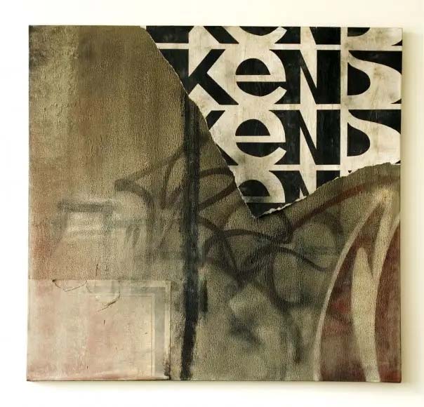 Primo pannello della serie Graffiti History, quest’opera di 100 × 100 cm su legno introduce il linguaggio modulare che attraversa l’intero ciclo. La composizione sviluppa una ricerca sulla genealogia visiva della scrittura europea attraverso ripetizione, variazione e stratificazione del segno. Realizzata nel 2010 in tecnica mista su legno, l’opera si trova oggi in una collezione privata.